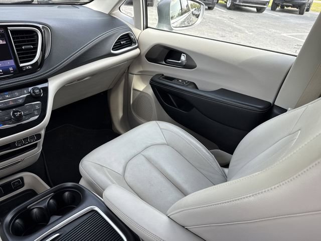 Used 2021 Chrysler Pacifica Touring-L w/ Premium & Safety Sphere Group image 30