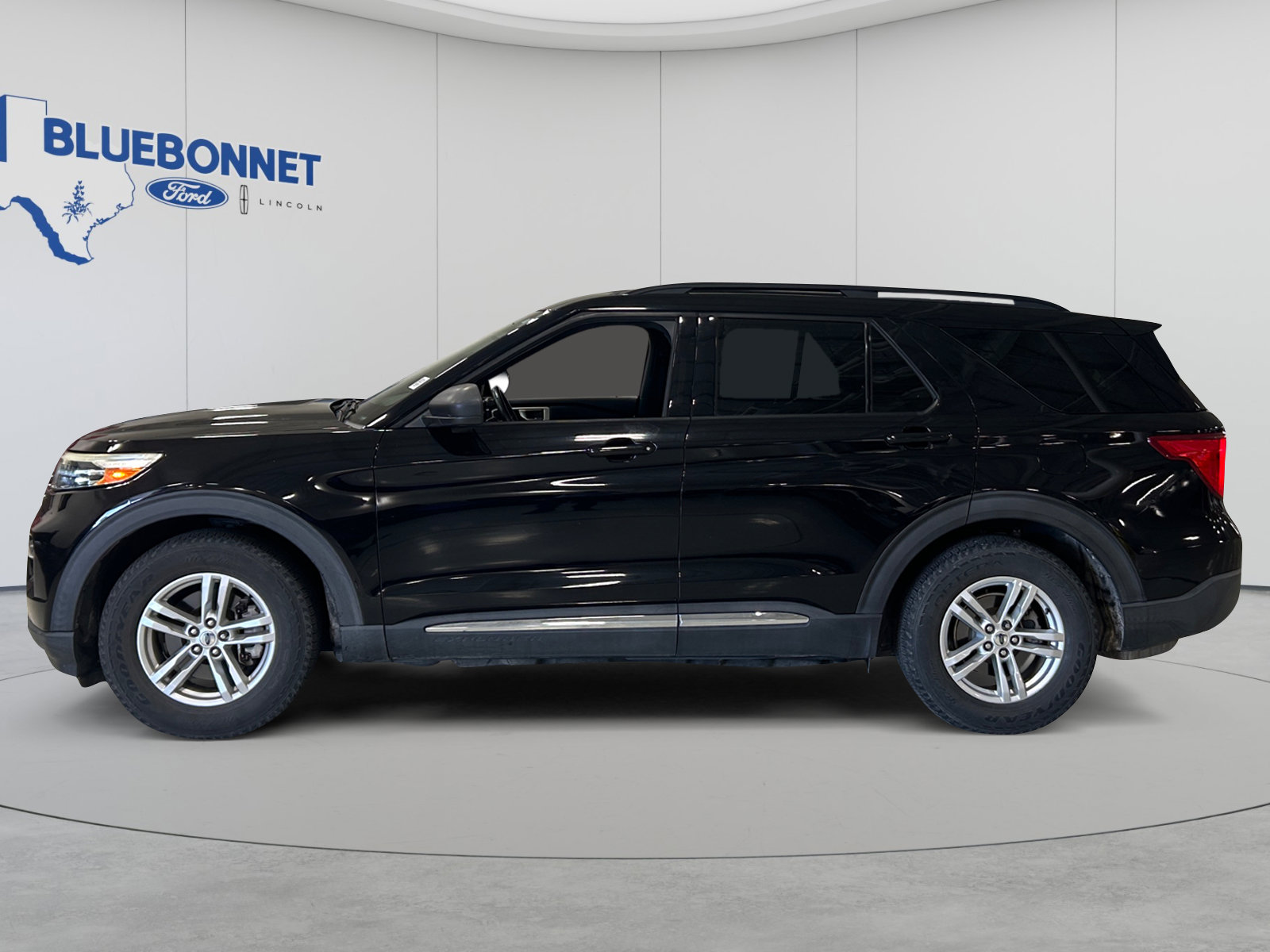 Certified 2020 Ford Explorer XLT w/ Equipment Group 202A RWD image 8