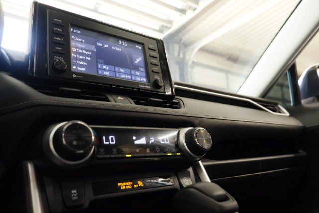 Used 2021 Toyota RAV4 XLE FWD image 17
