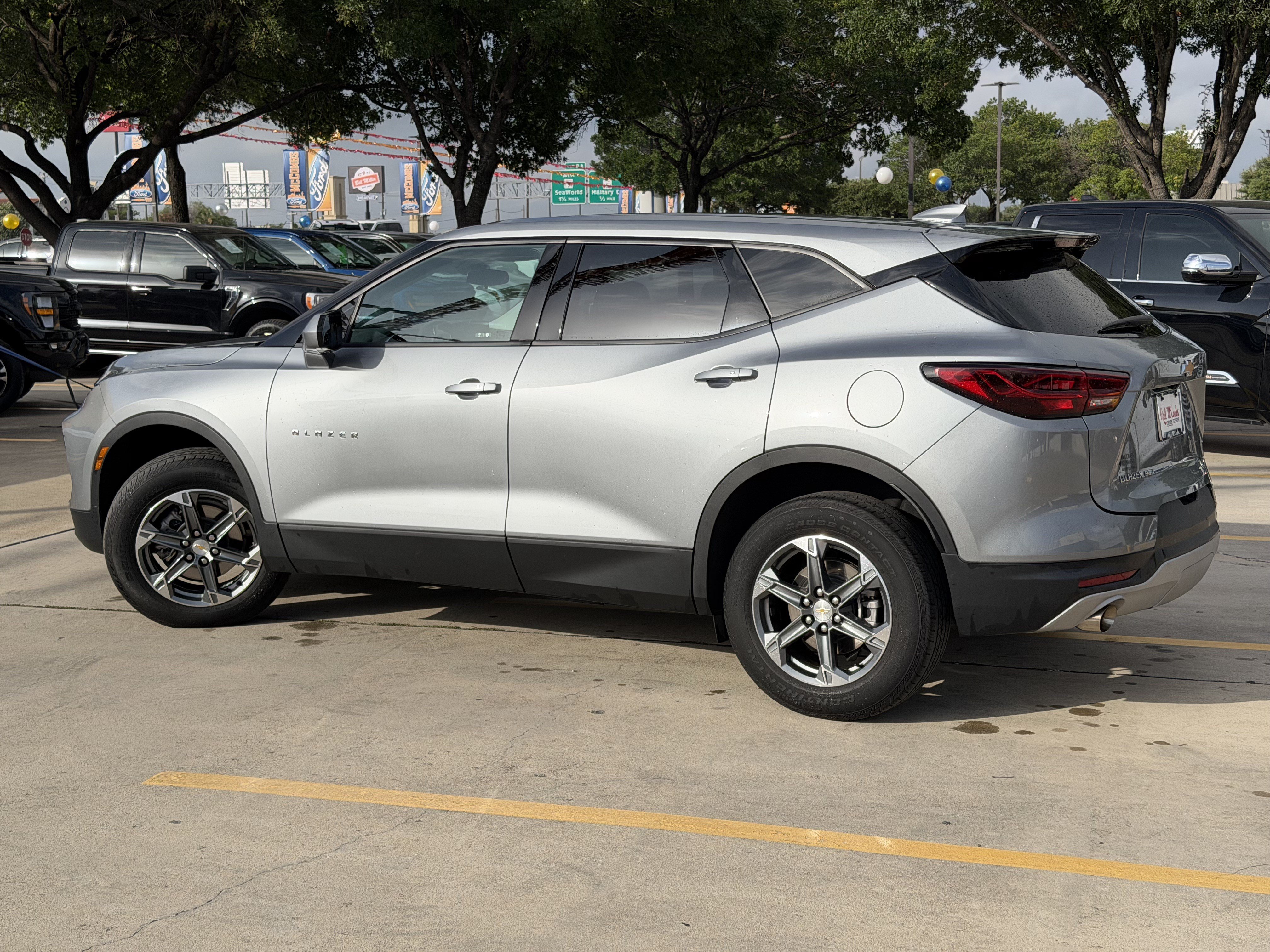Used 2025 Chevrolet Blazer LT AWD/4WD image 9