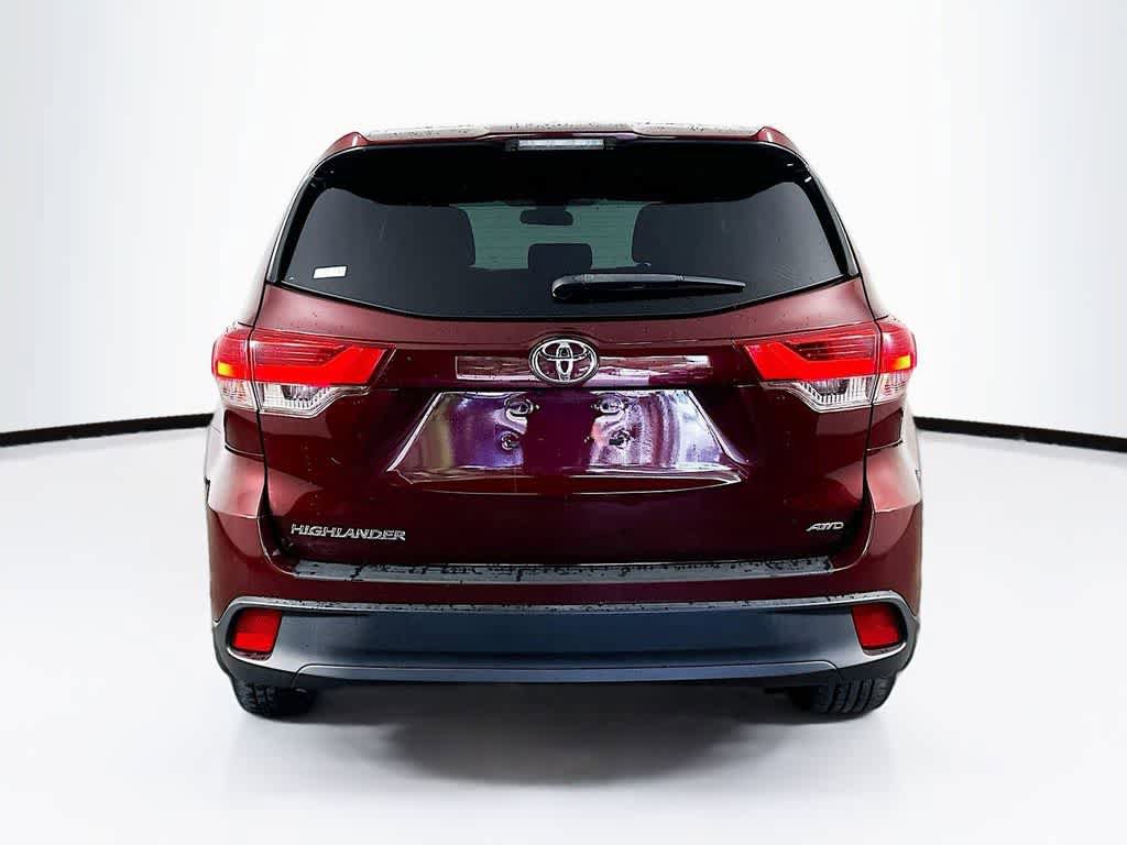 Used 2018 Toyota Highlander LE w/ Carpet Mat Package (TMS) AWD/4WD image 5
