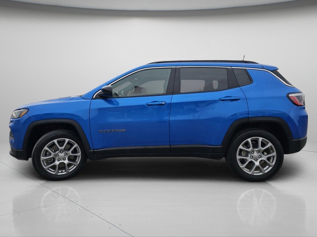 Used 2023 Jeep Compass Latitude image 5