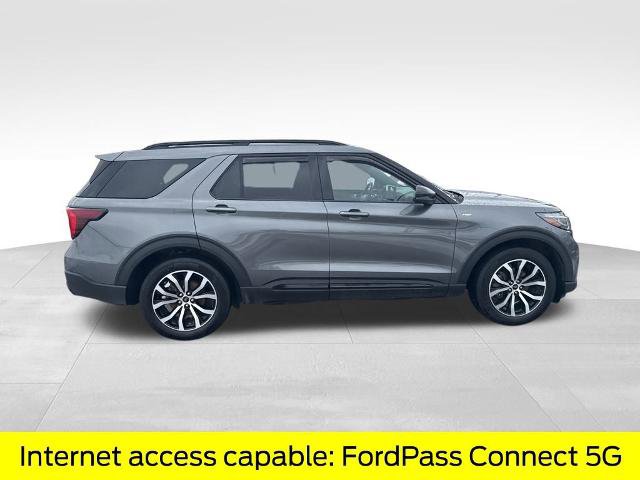 Certified 2025 Ford Explorer ST-Line image 7