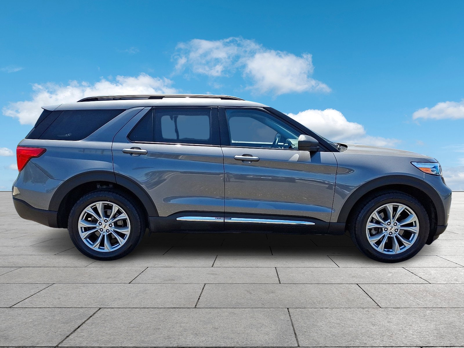 Certified 2023 Ford Explorer XLT w/ Equipment Group 202A AWD/4WD image 7