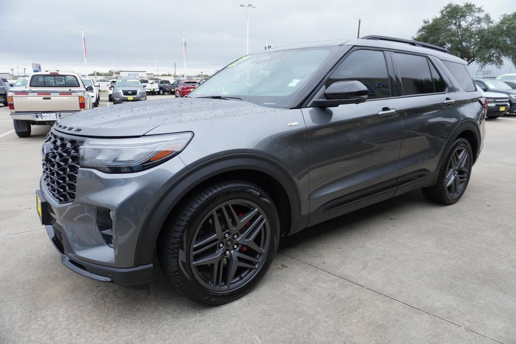 Certified 2025 Ford Explorer ST-Line w/ Premium Package image 3