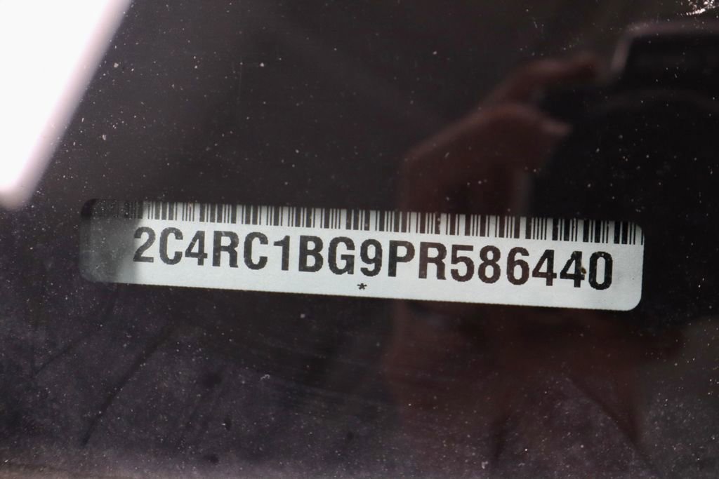 Used 2023 Chrysler Pacifica Touring-L image 36