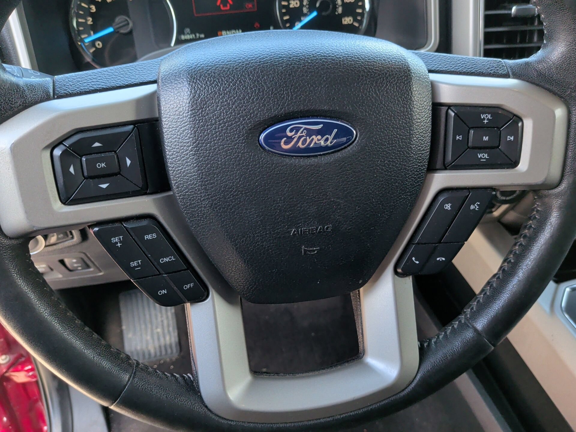 Certified 2019 Ford F150 Lariat w/ Equipment Group 502A Luxury AWD/4WD image 25