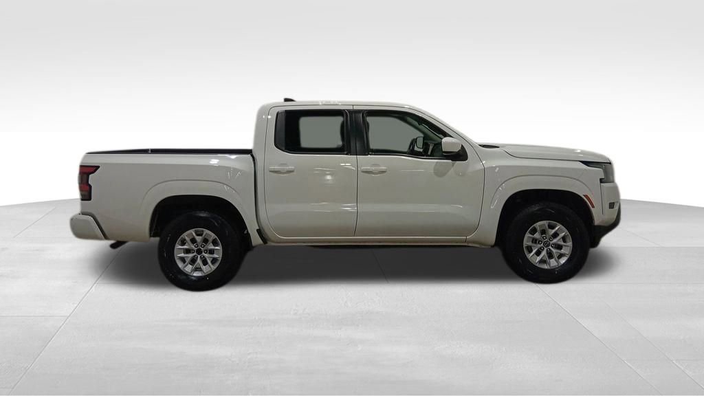 Used 2024 Nissan Frontier SV image 2