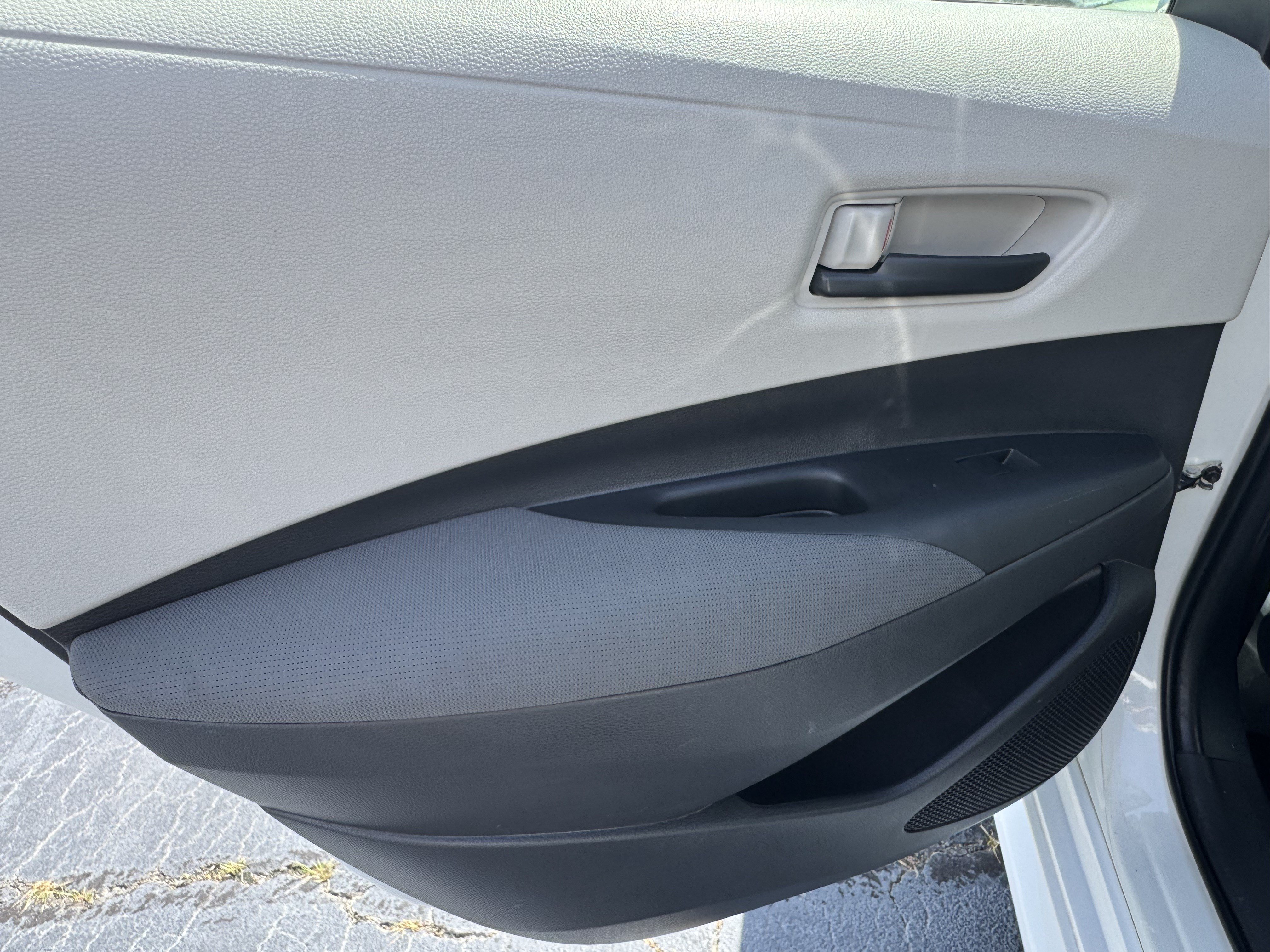 Used 2022 Toyota Corolla LE FWD image 22