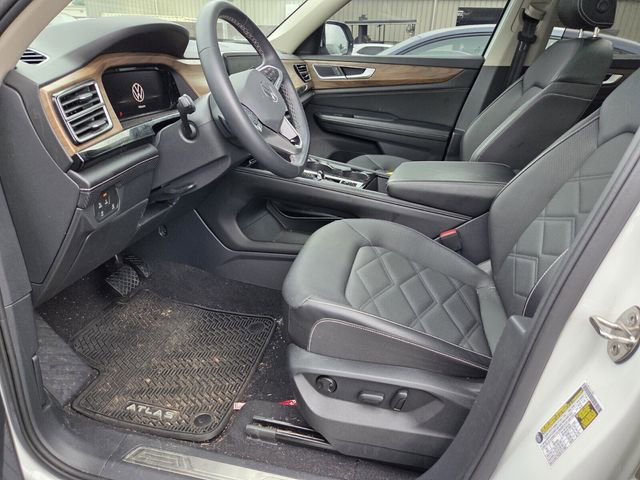 Used 2024 Volkswagen Atlas SE AWD/4WD image 3