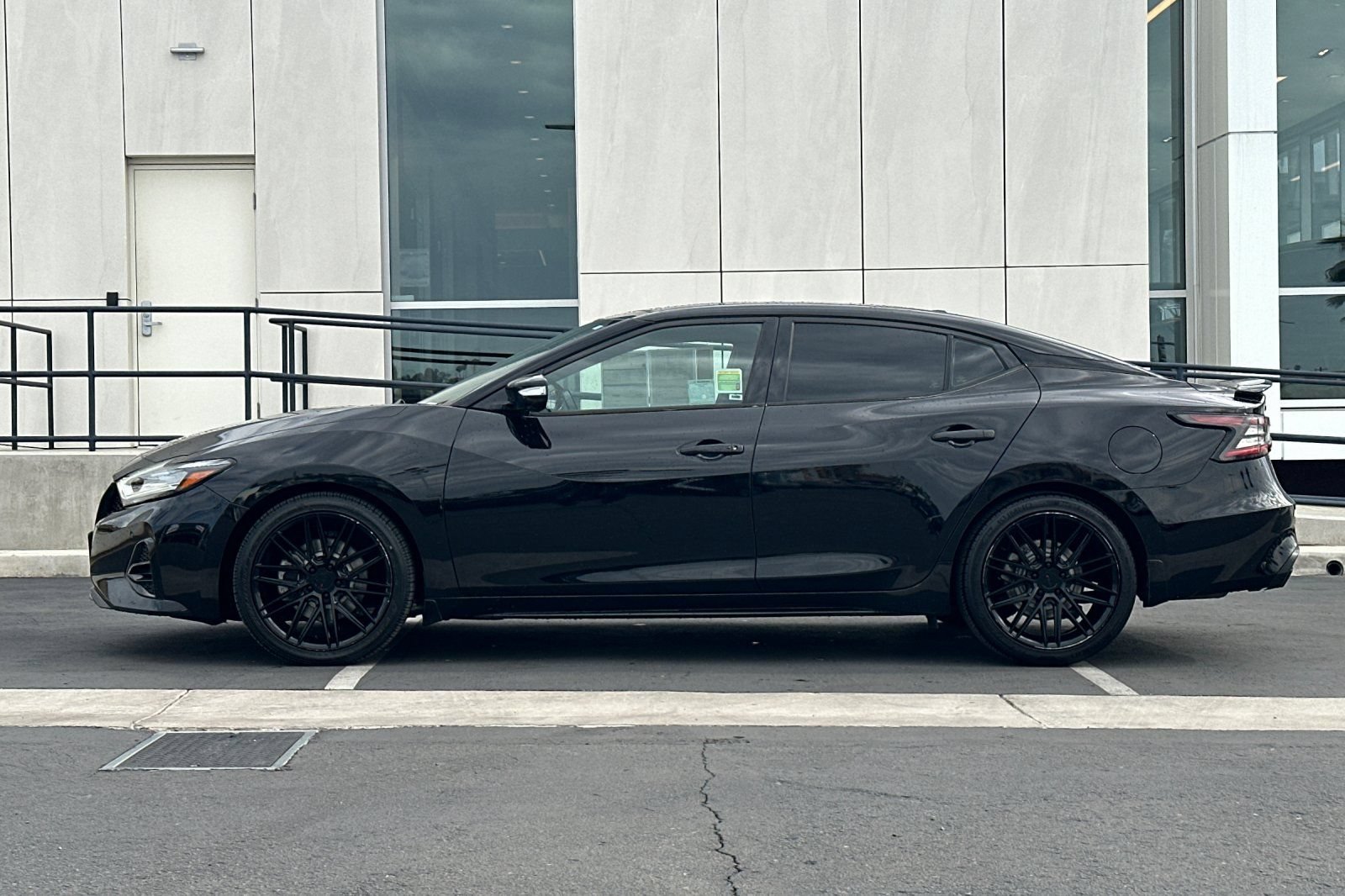 Used 2019 Nissan Maxima SR w/ Premium Package FWD image 6