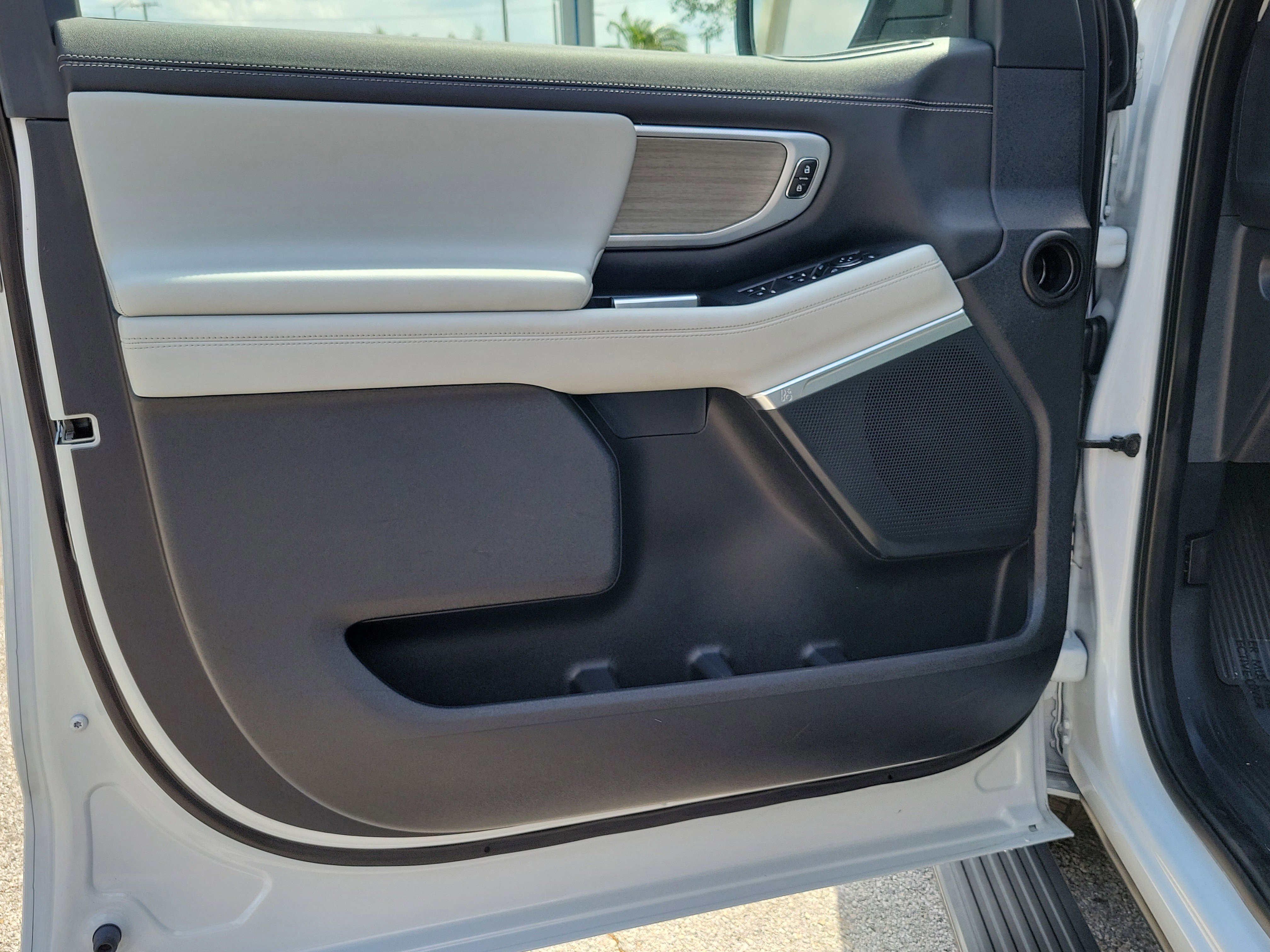 Certified 2025 Ford Expedition Max Platinum w/ Driver's Package image 19