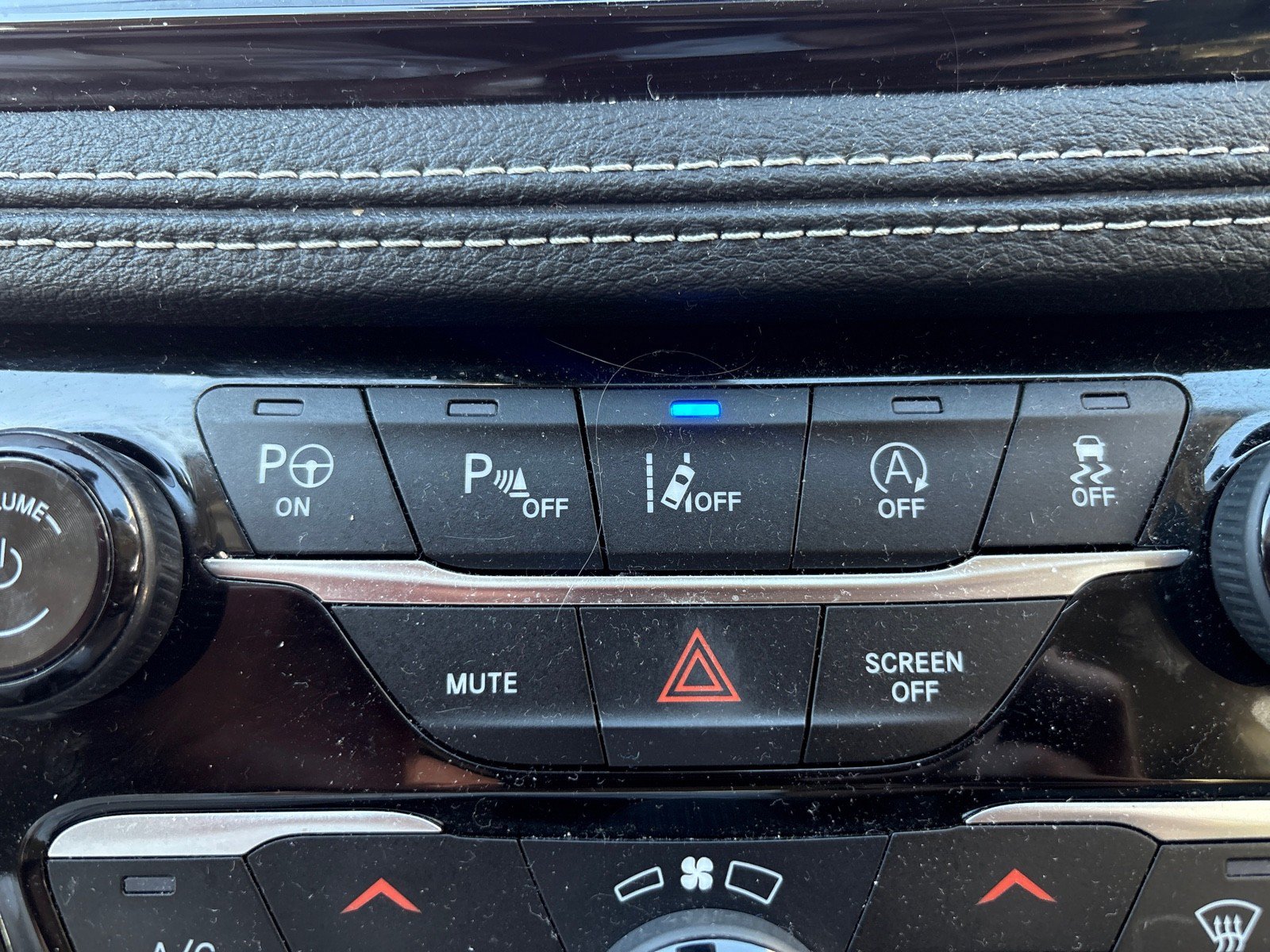 Used 2023 Chrysler Pacifica Touring-L FWD image 19