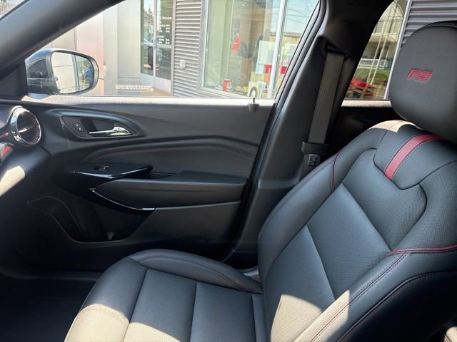 Used 2025 Chevrolet Trax RS w/ Sunroof Package FWD image 29