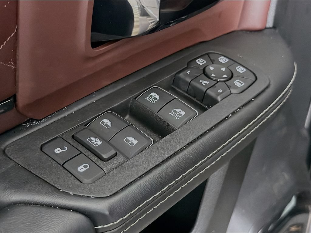 Used 2025 RAM 2500 Limited AWD/4WD image 23