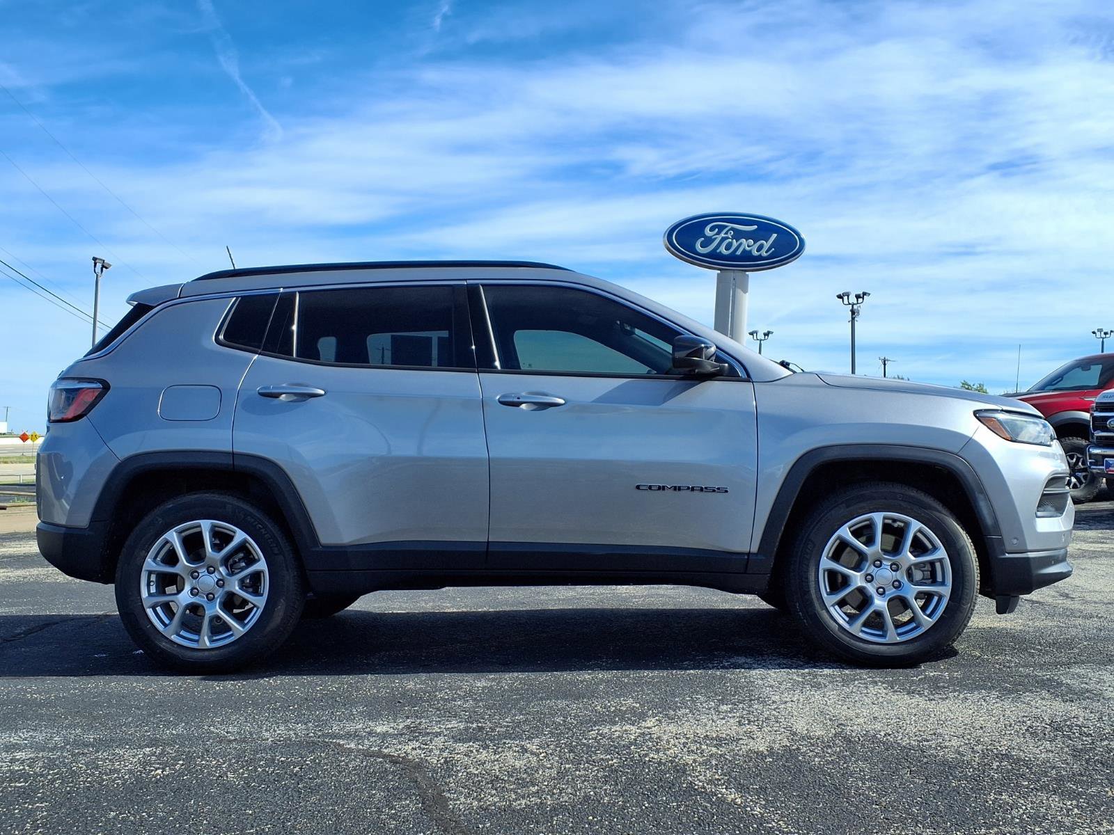 Used 2023 Jeep Compass Latitude video 2
