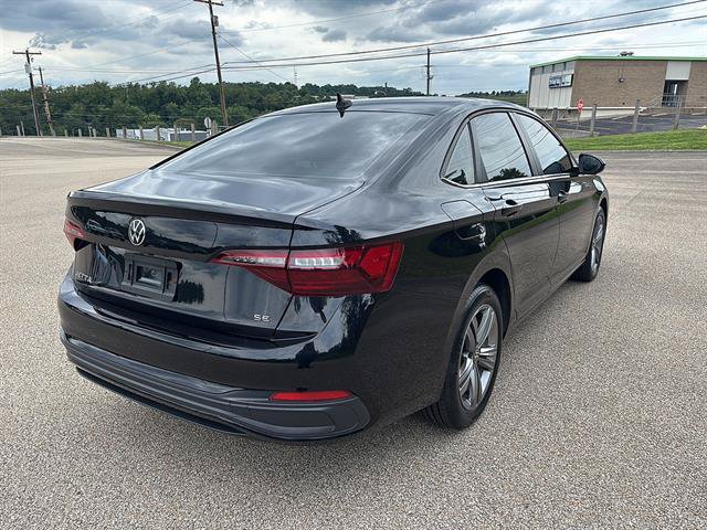 Used 2023 Volkswagen Jetta SE w/ Panoramic Sunroof Package FWD image 4