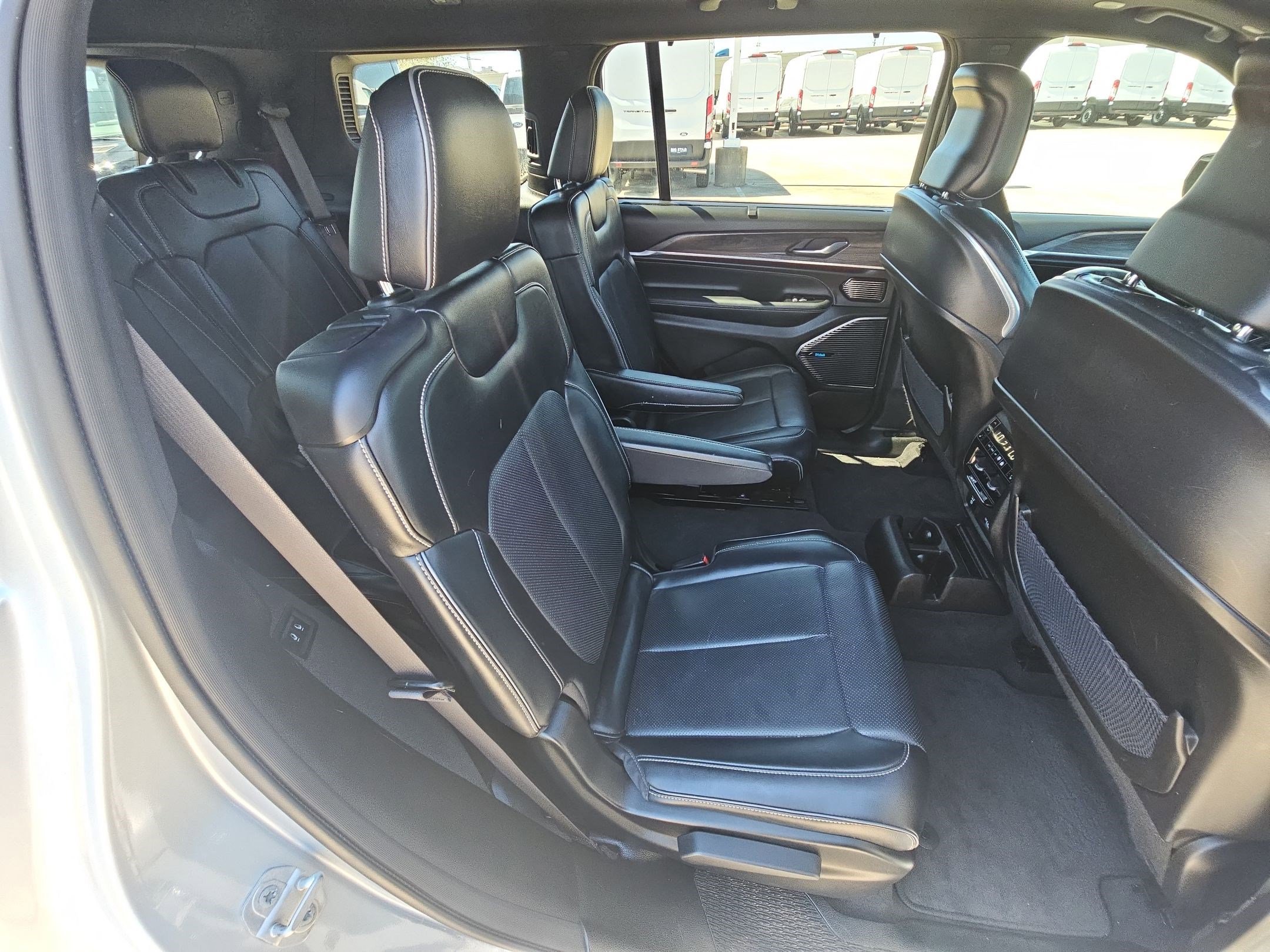 Used 2021 Jeep Grand Cherokee L Overland w/ Luxury Tech Group IV AWD/4WD image 32