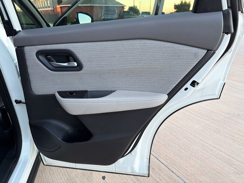 Used 2023 Nissan Rogue SV FWD image 17