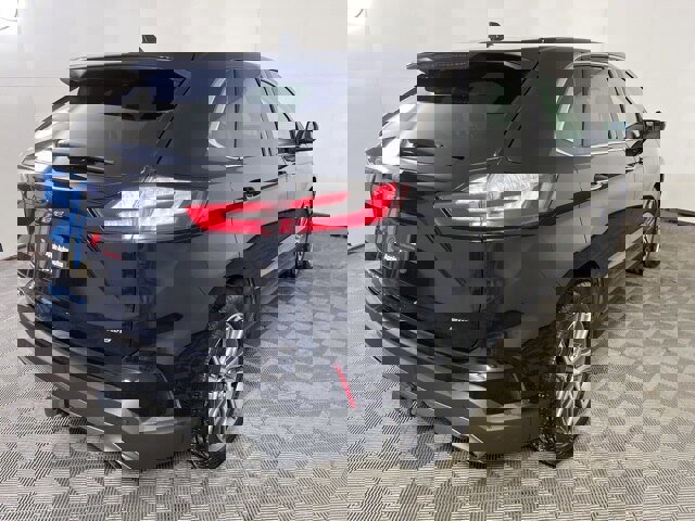 Certified 2023 Ford Edge Titanium w/ Class II Trailer Tow Package image 5