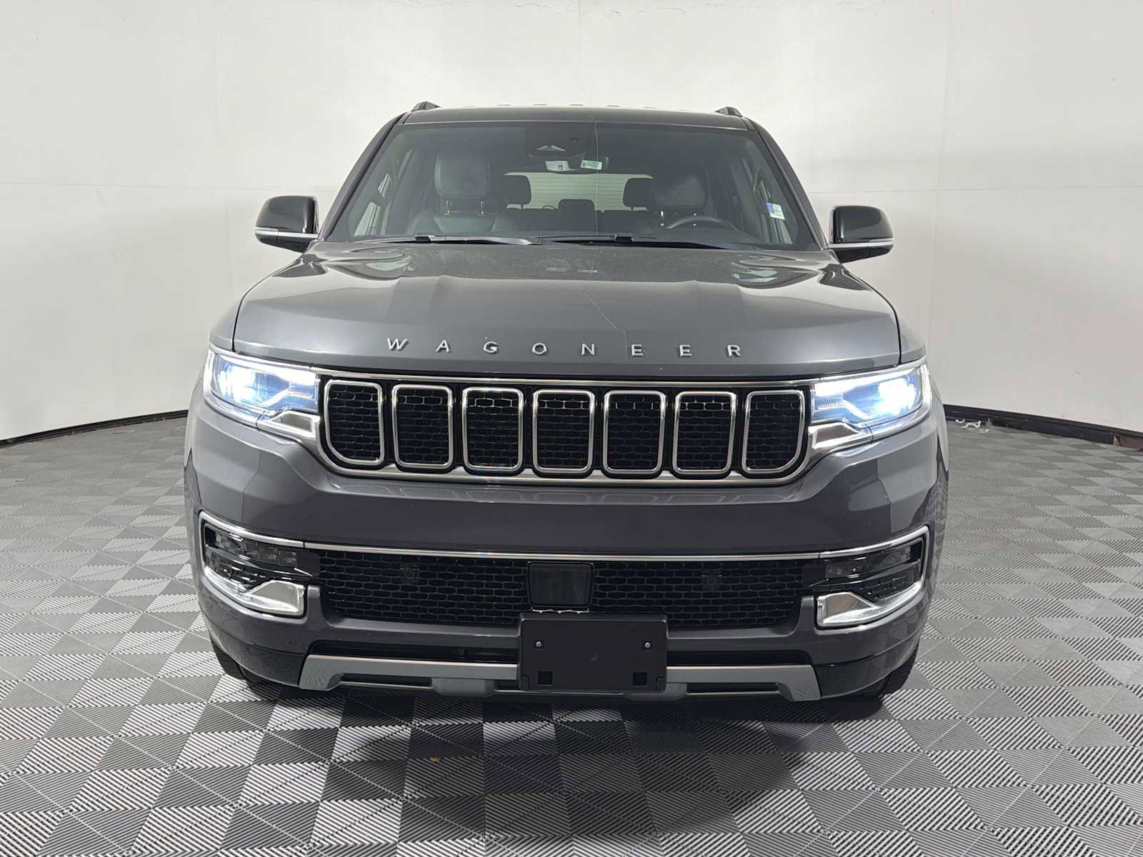 Used 2023 Jeep Wagoneer L Series II AWD/4WD image 2