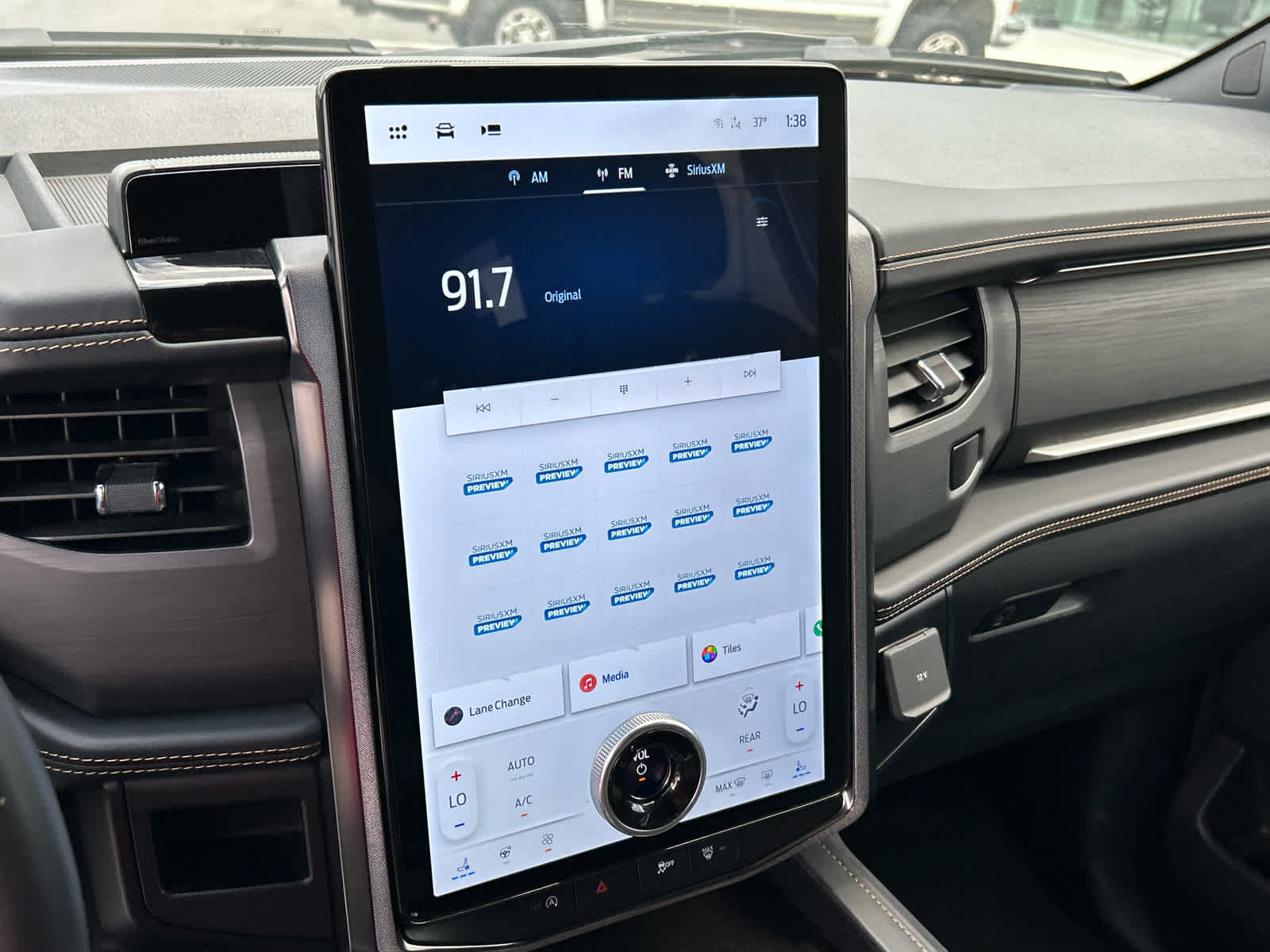 Certified 2024 Ford Expedition Max Platinum image 39