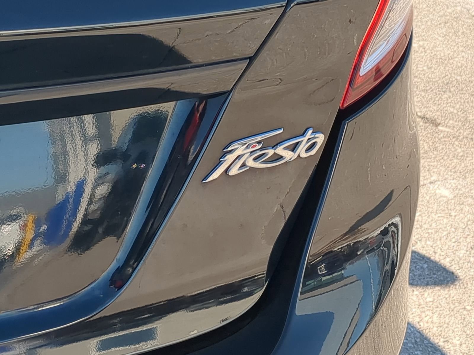 Certified 2018 Ford Fiesta SE image 16