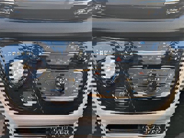 Used 2022 Chrysler Voyager LX image 22