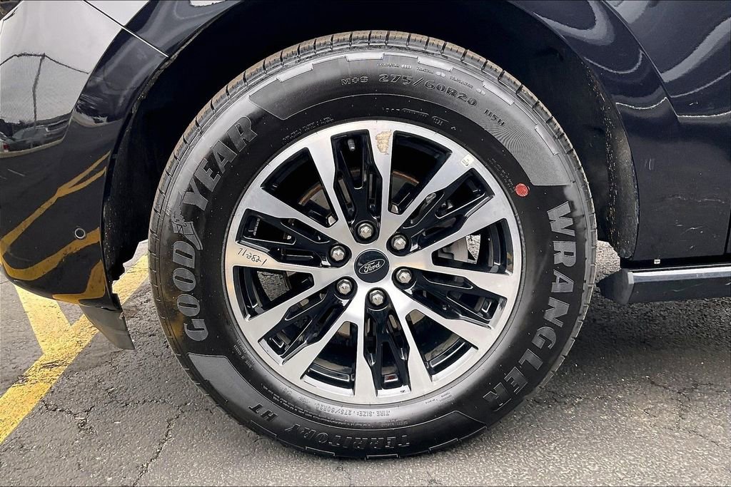 Certified 2025 Ford Expedition Platinum AWD/4WD image 8