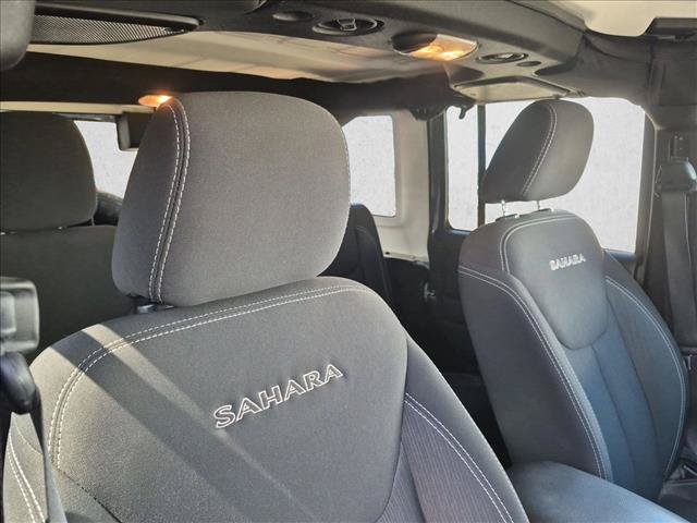 Used 2017 Jeep Wrangler Unlimited Sahara w/ Connectivity Group AWD/4WD image 14
