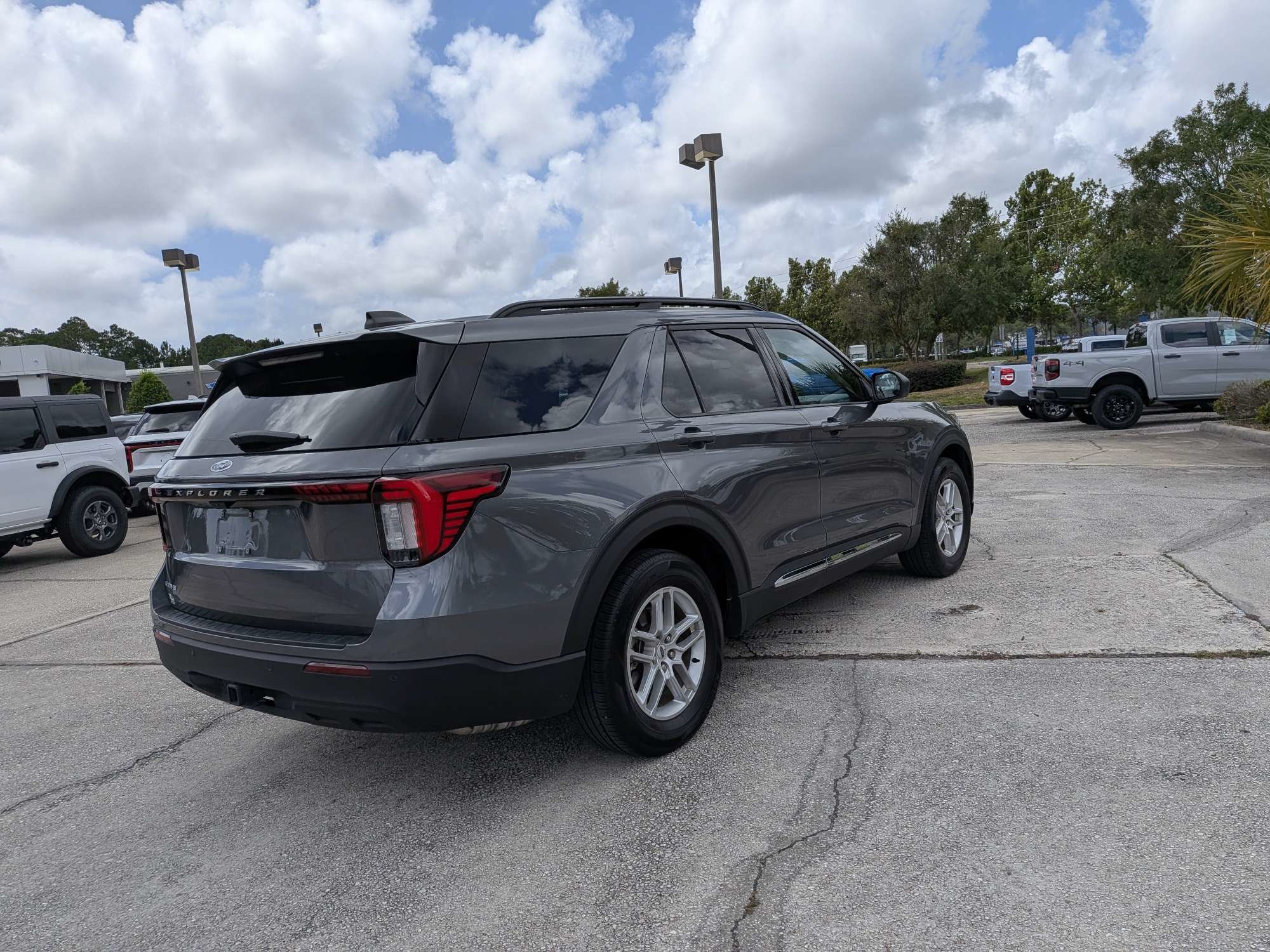 Certified 2025 Ford Explorer Active RWD image 4