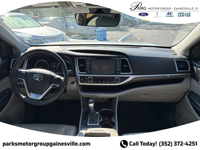Used 2017 Toyota Highlander Limited image 18