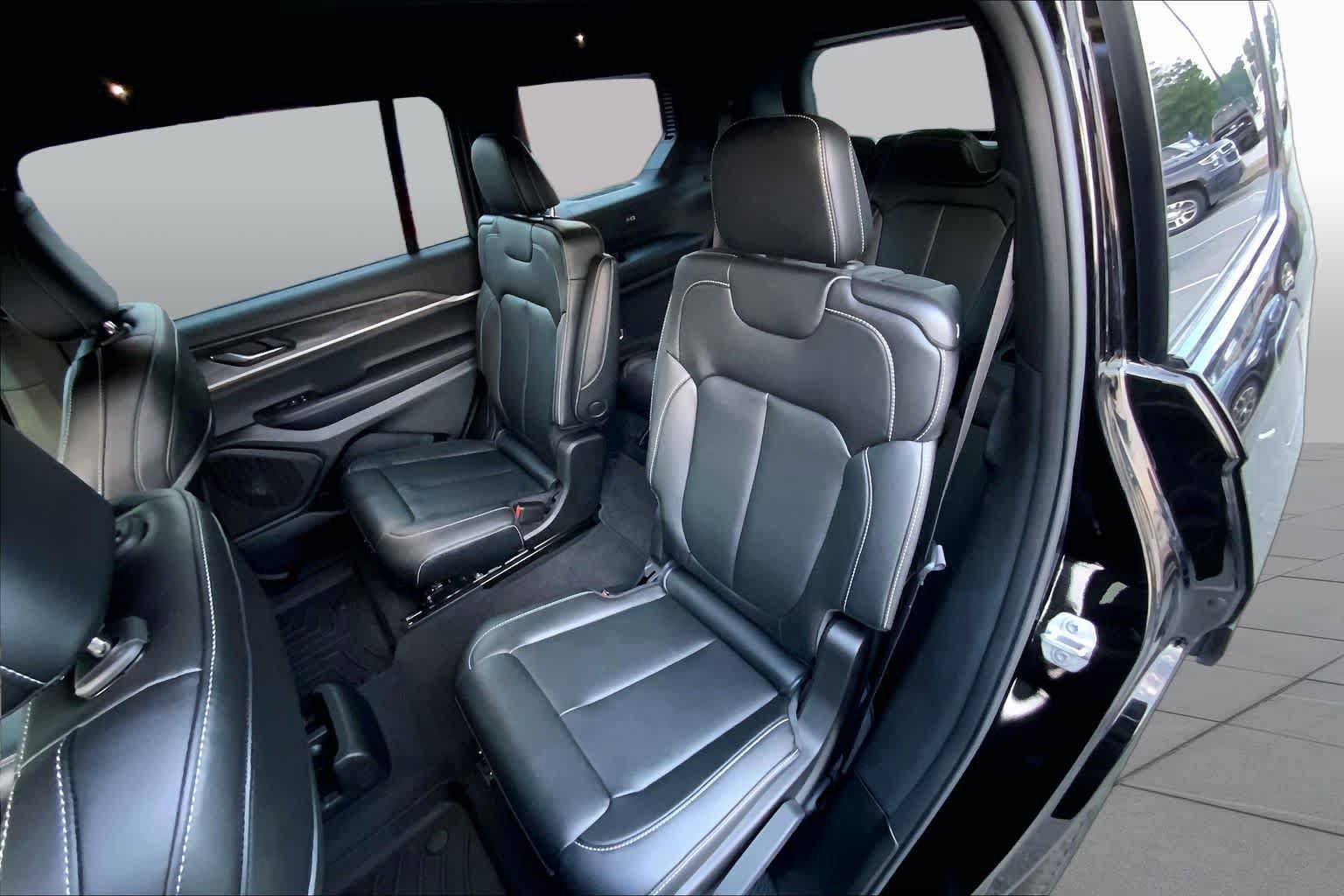 Used 2024 Jeep Grand Cherokee L Limited w/ Black Appearance Package RWD image 20