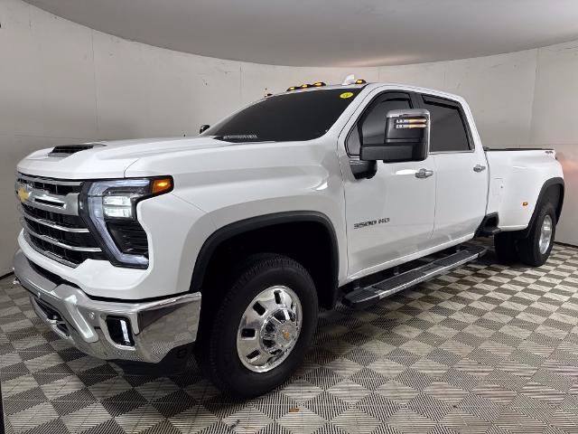 Used 2025 Chevrolet Silverado 3500 LTZ w/ LTZ Plus Package AWD/4WD image 12