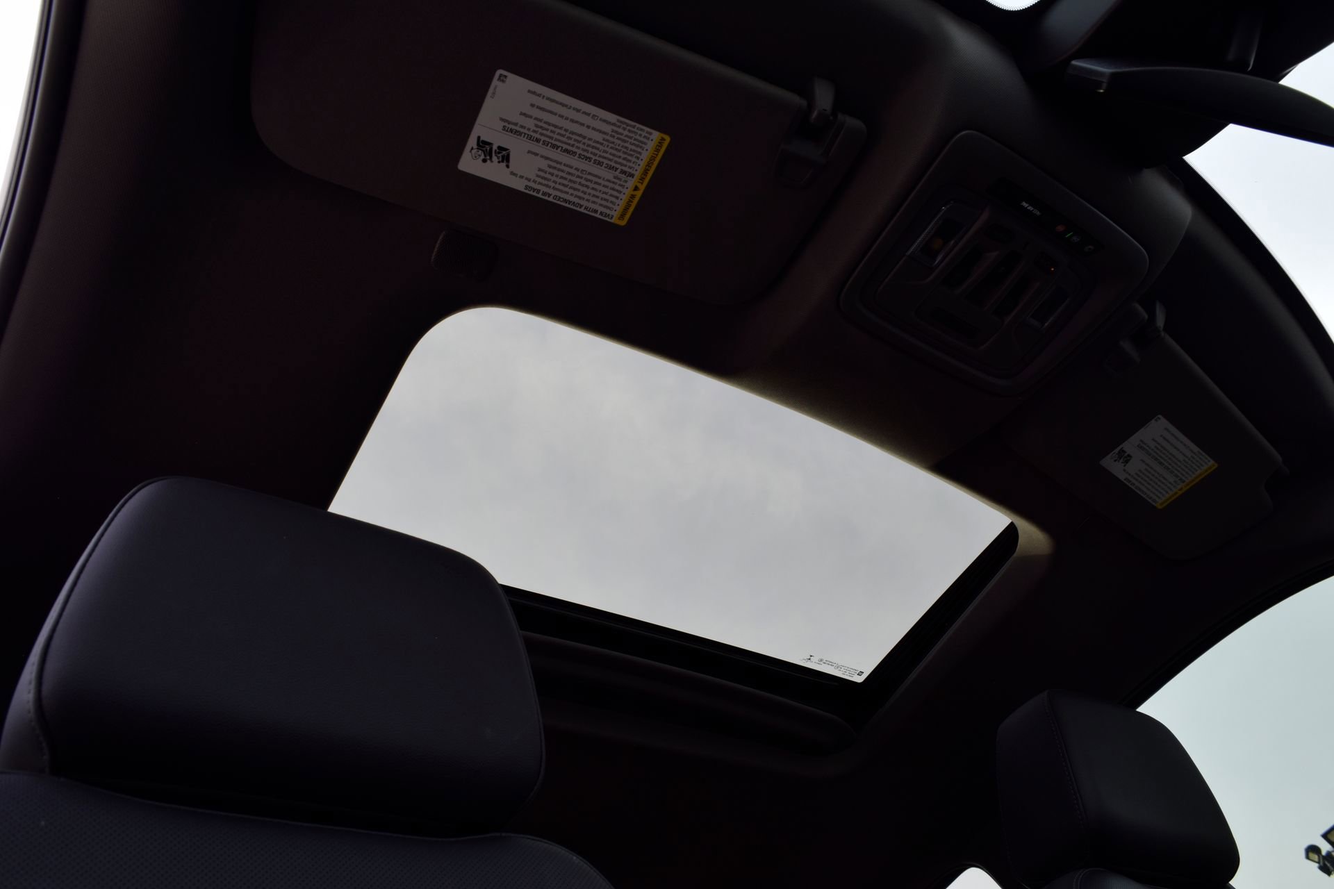 Used 2023 GMC Sierra 1500 SLT image 24