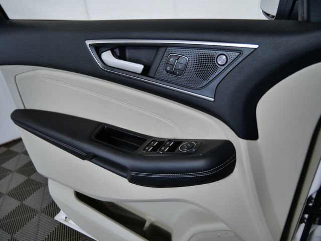 Certified 2019 Ford Edge Titanium w/ Class II Trailer Tow Package AWD/4WD image 27