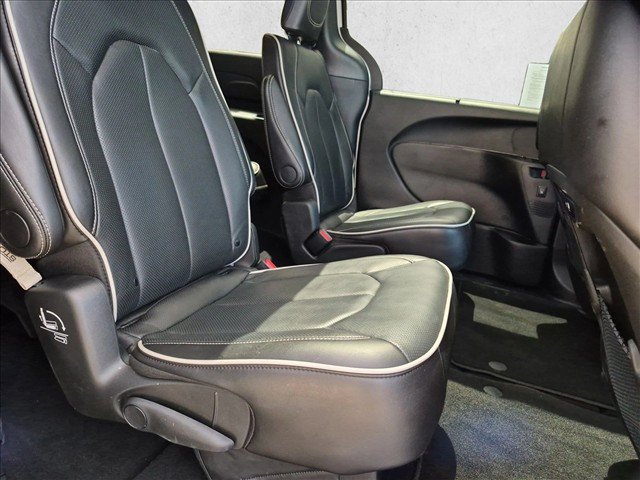 Used 2026 Chrysler Pacifica Limited w/ S Appearance Package FWD image 23