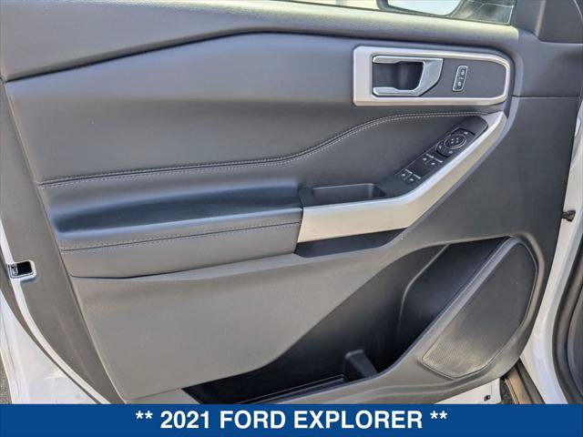 Certified 2021 Ford Explorer XLT w/ Equipment Group 202A RWD image 9