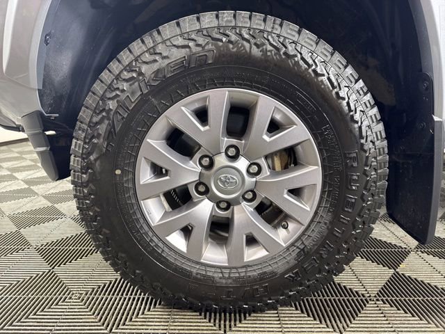 Used 2017 Toyota Tacoma SR5 w/ Tow Package AWD/4WD image 10
