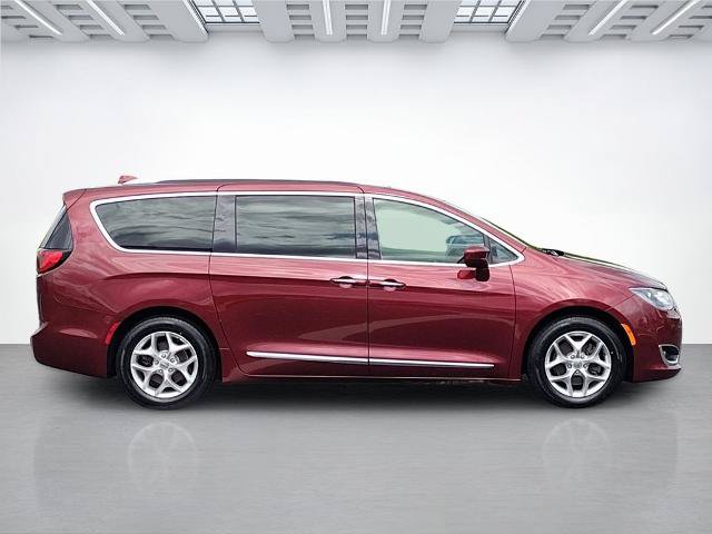 Used 2018 Chrysler Pacifica Touring-L w/ Tire & Wheel Group FWD image 2