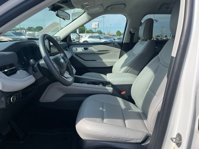 Certified 2025 Ford Explorer Active w/ Active Comfort Package RWD image 5