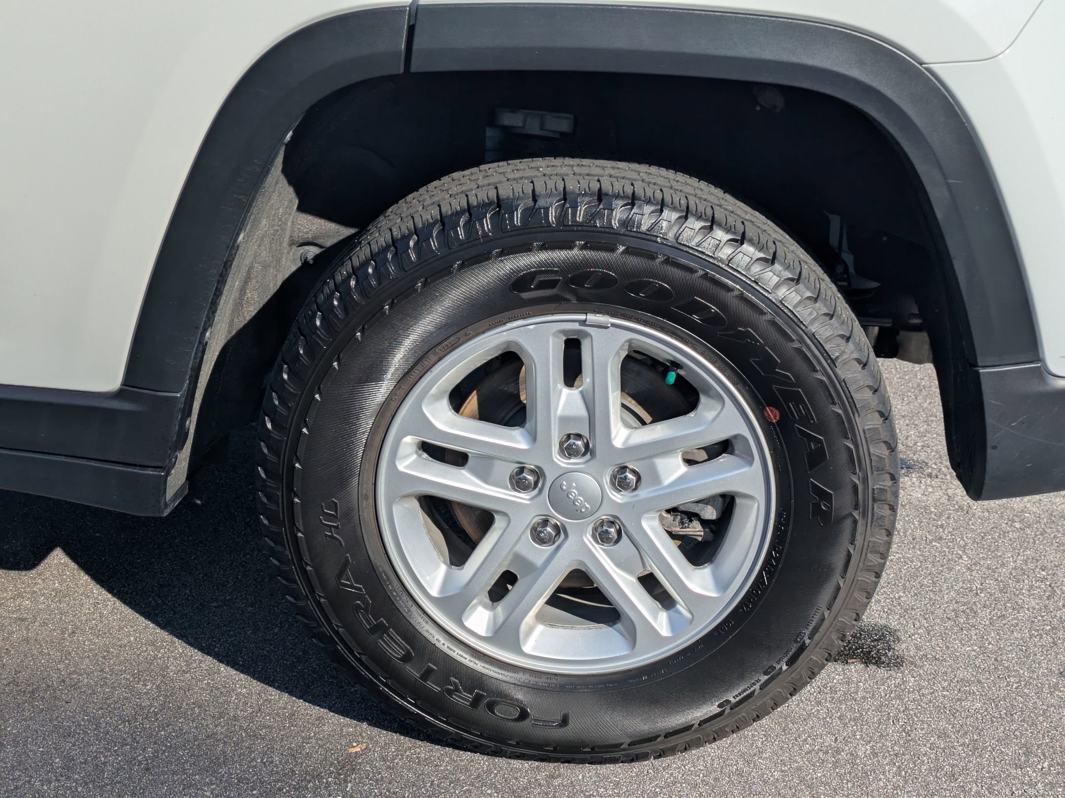 Used 2025 Jeep Grand Cherokee Laredo w/ Luxury Tech Group I image 8