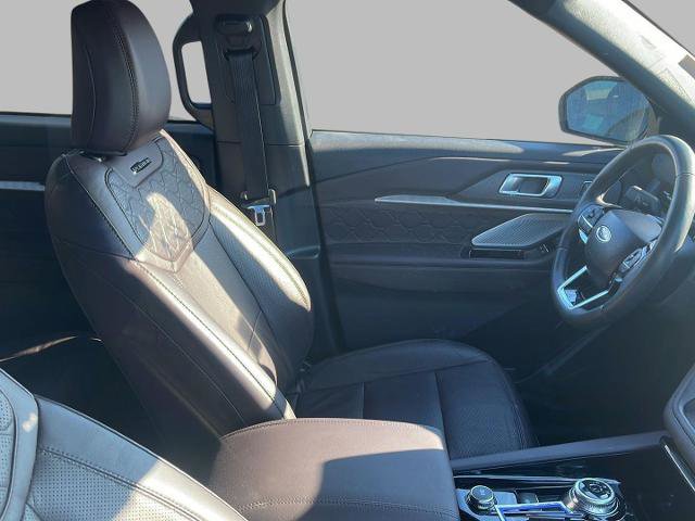 Certified 2025 Ford Explorer Platinum w/ LUX Leather Package image 16