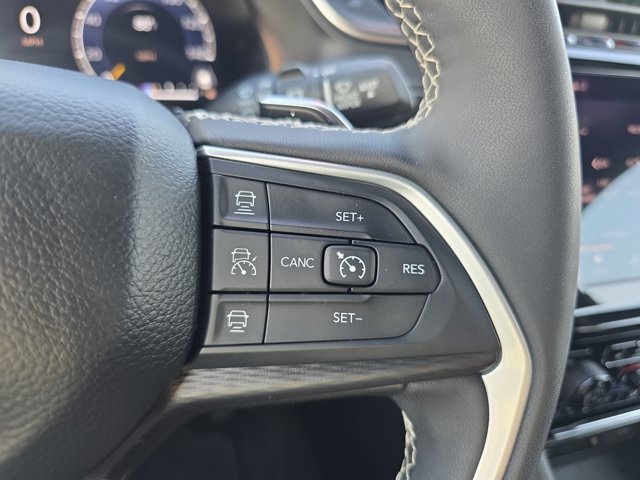 Used 2023 Jeep Grand Cherokee L Laredo AWD/4WD image 21