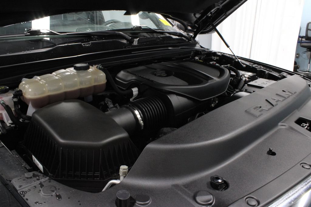 Used 2025 RAM 1500 Big Horn AWD/4WD image 11
