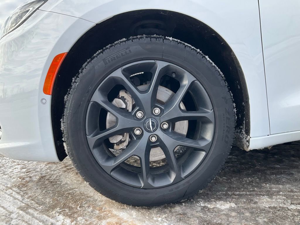 Used 2024 Chrysler Pacifica Touring-L w/ S Appearance Package image 36