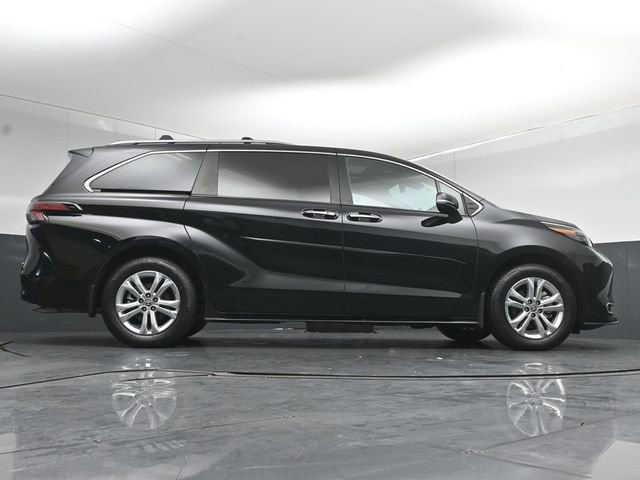 Used 2024 Toyota Sienna Platinum AWD/4WD image 43
