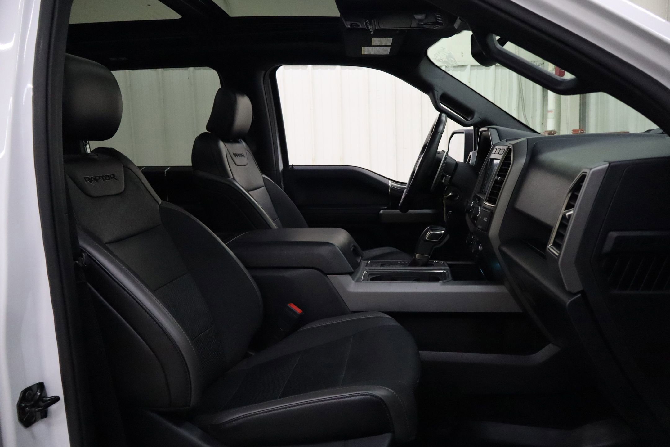 Certified 2020 Ford F150 Raptor w/ Equipment Group 801A Mid image 32