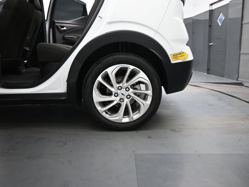 Used 2023 Chevrolet Bolt EUV LT w/ Driver Confidence Package image 43