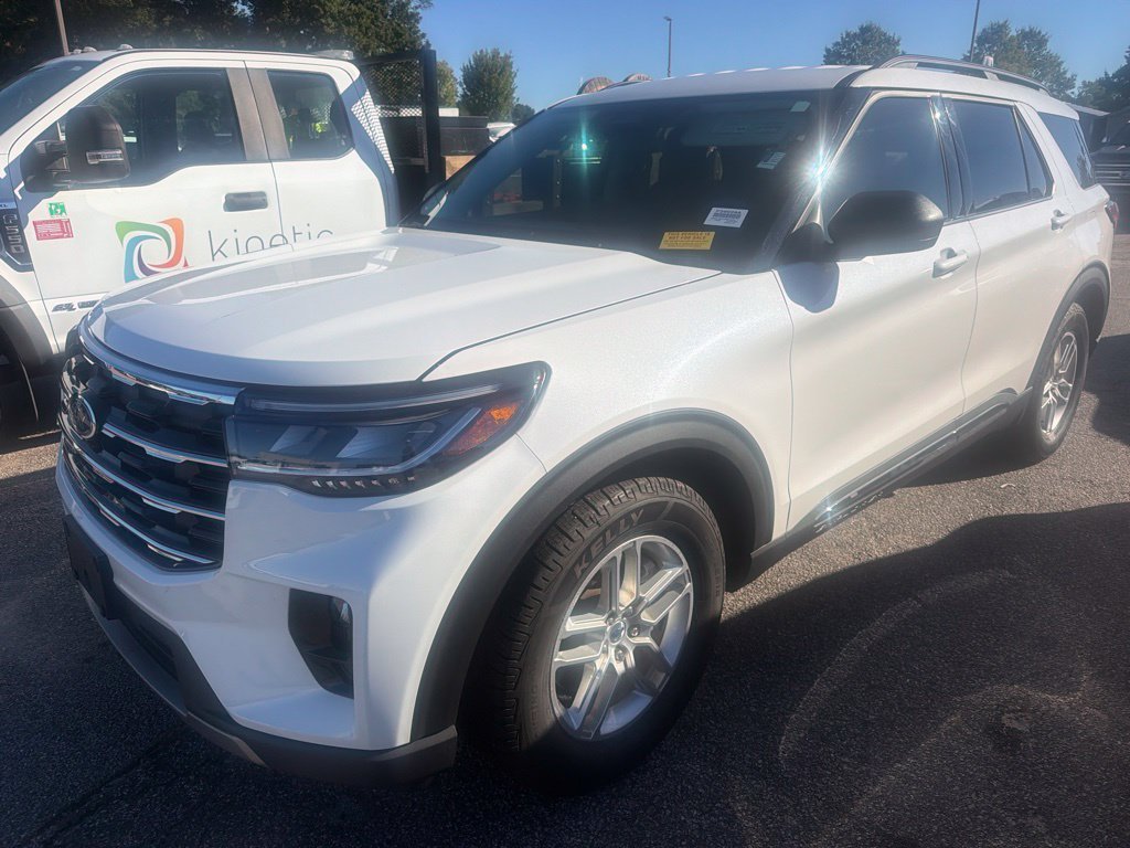 Certified 2025 Ford Explorer Active w/ Active Comfort Package RWD image 2